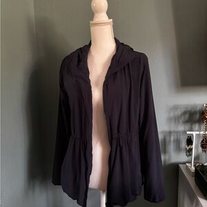 EUC LULULEMON navy blue bubble raincoat Hooded Jacket size 8 medium
